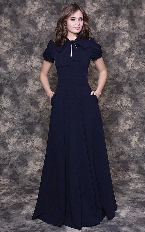 A-Linien-Chiffonkleid in Bodenlänge mit kurzen Puffärmeln