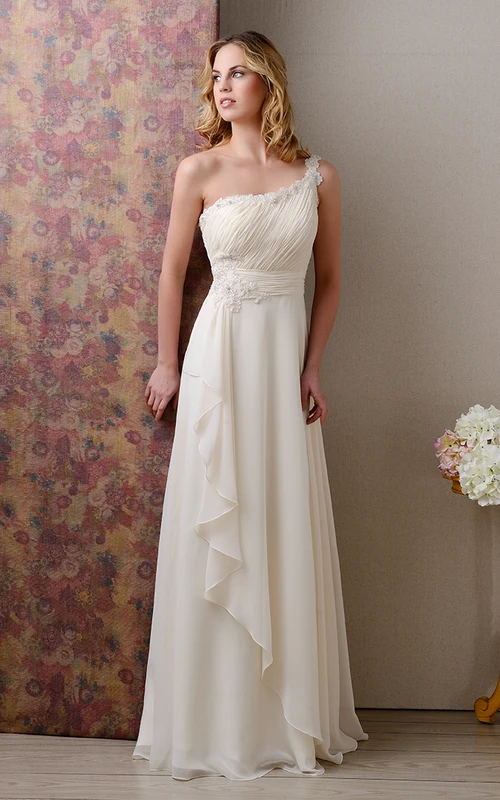 Chiffon-Hochzeitskleid mit gerafftem Oberteil, einer Schulterpartie, Perlenstickerei und seitlicher Drapierung