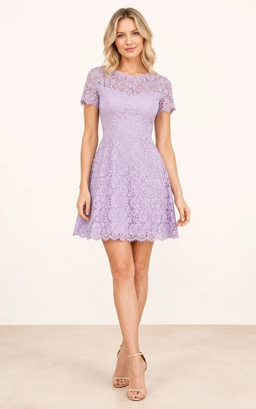 Robe courte trapèze en dentelle lavande, col rond, manches courtes, corsage doublé