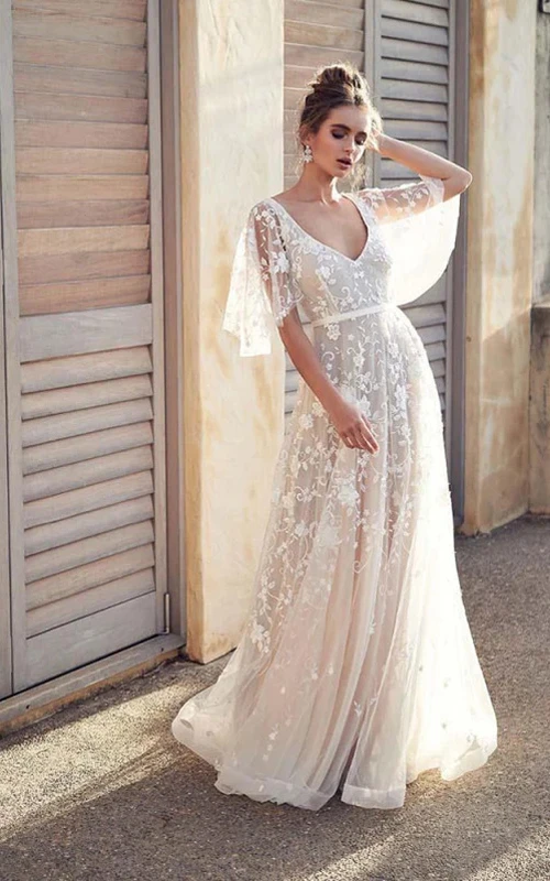 Weißes Brautkleid aus Spitze mit V-Ausschnitt