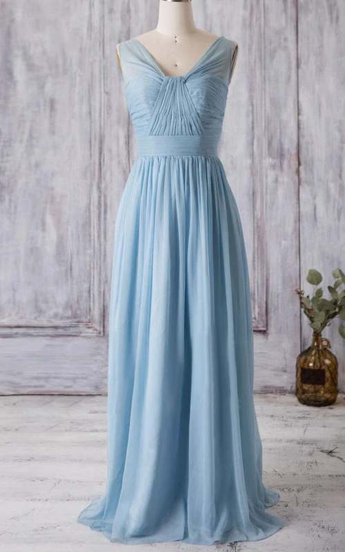 Robe longue plissée en mousseline de soie à col V et coupe trapèze, avec bandage