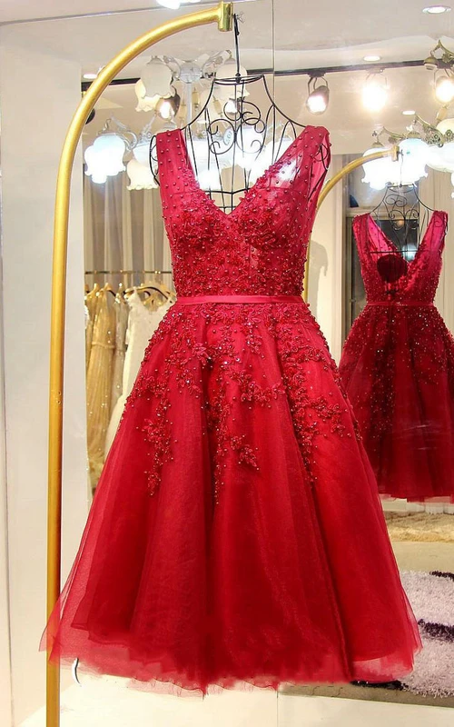 Vestido sin mangas de corte A con apliques de tul y encaje