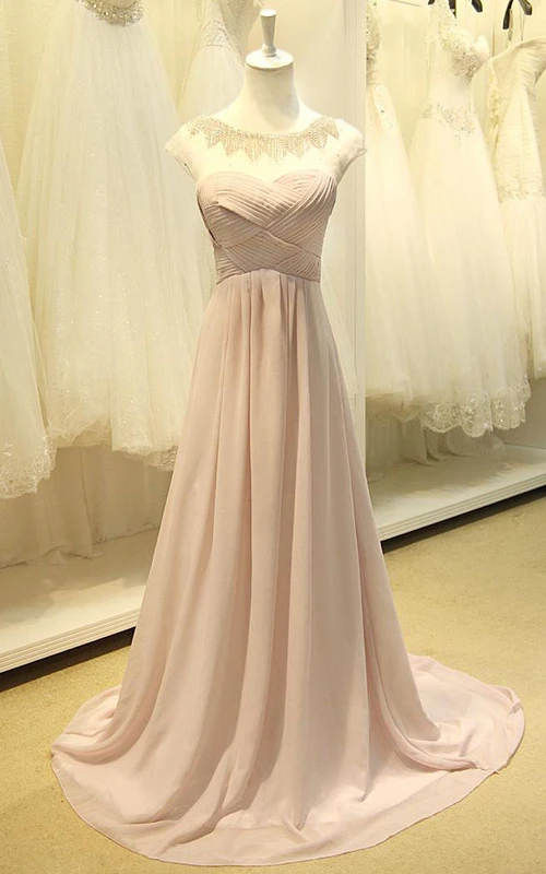 Robe longue en mousseline de soie à manches courtes et coupe trapèze, avec encolure illusion