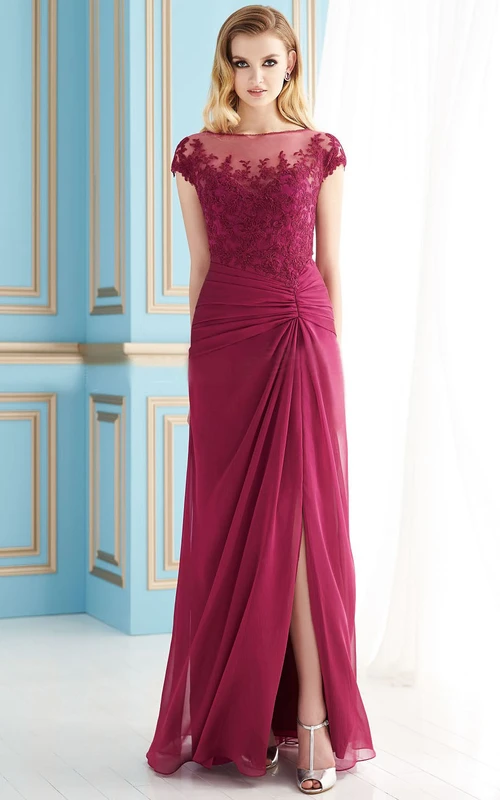 Robe de mère de la mariée longue à manches courtes avec fente sur le devant et détails en dentelle