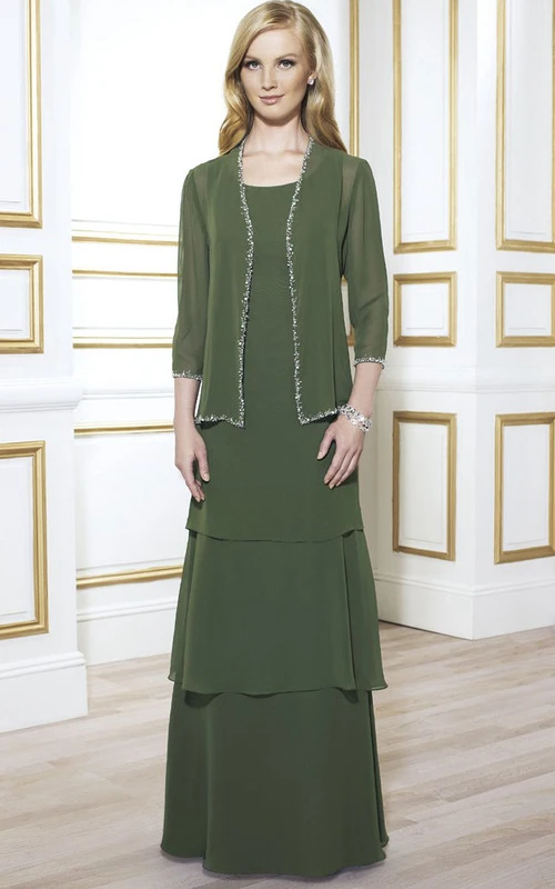 Vestido de gasa largo hasta el suelo con escote redondo y mangas tres o cuatro, con detalles de cuentas, ideal para la madre de la novia.