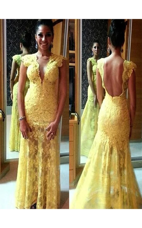 Vestidos largos de encaje con escote en V y mangas cortas, corte tubo.