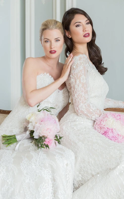 Vestido de novia largo de encaje con mangas largas, escote Bardot y detalles de cuentas.