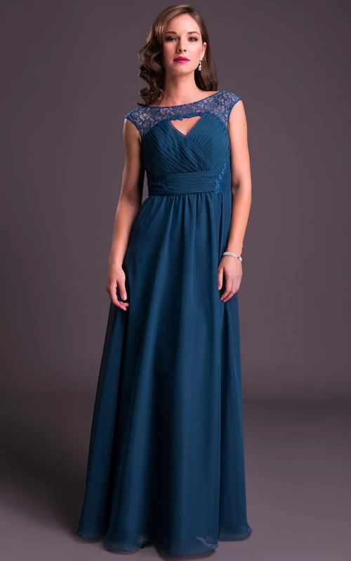 Vestido de fiesta largo de gasa con escote redondo, encaje y mangas cortas, con fruncido.
