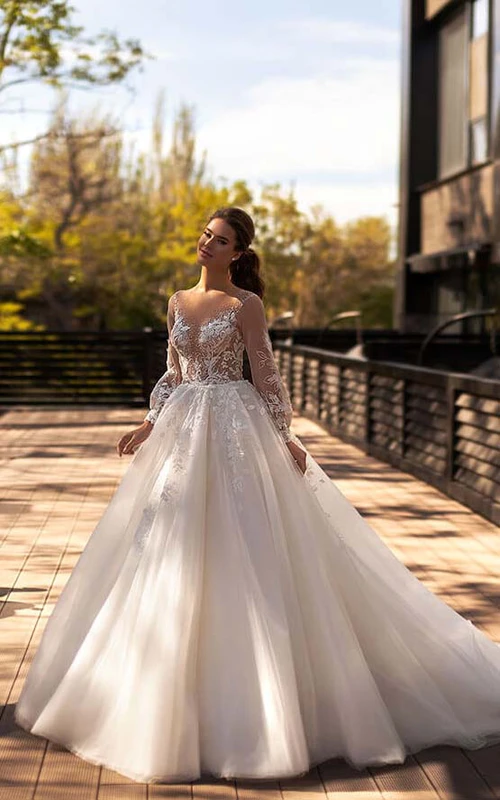Vestido de gala elegante de manga larga con apliques y pedrería, estilo modesto.