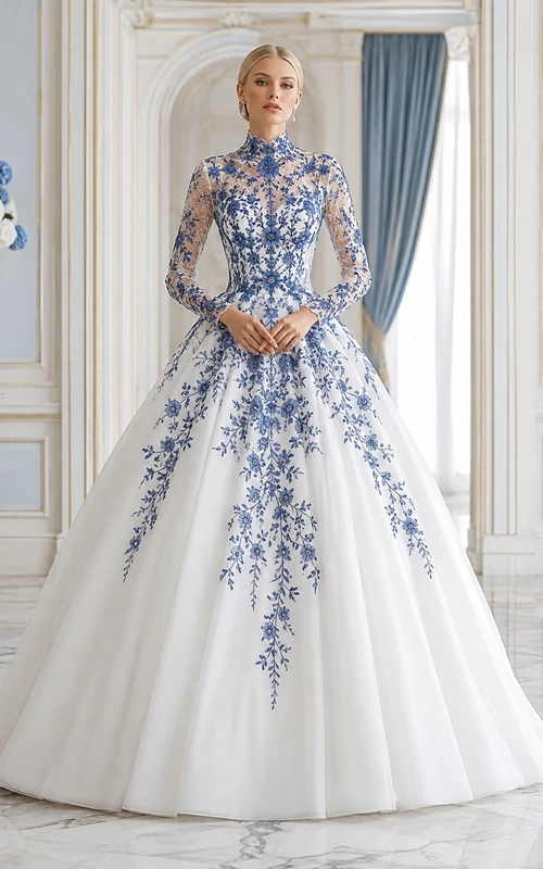 Himmelblaues, gitterartiges Ballkleid mit hohem Kragen, Illusionseffekt, langen Ärmeln und Spitze – luxuriöses Brautkleid