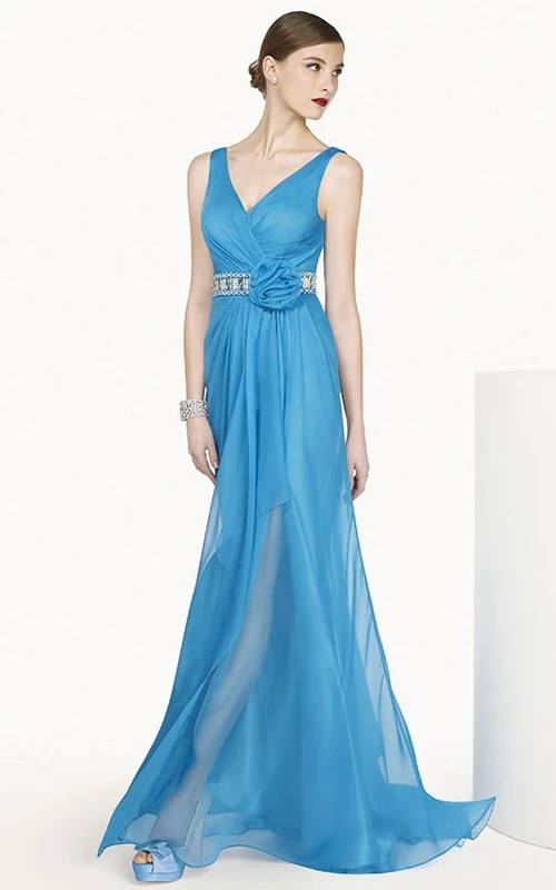 Ärmelloses, langes Chiffonkleid in A-Linie mit V-Ausschnitt und Kristallblume an der Taille