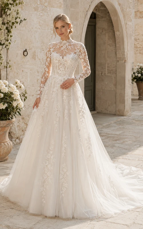 Robe de mariée trapèze en dentelle florale à manches longues et col montant, avec traîne chapelle