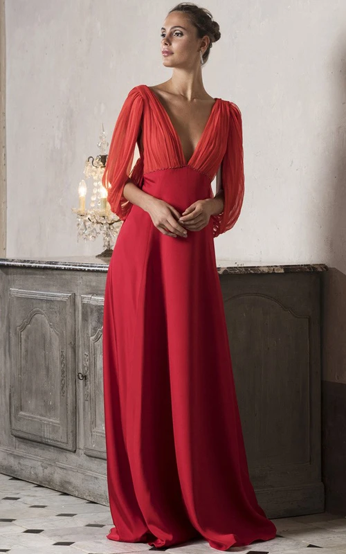 Vestido de noche moderno de corte A, tul, escote pronunciado, espalda descubierta y largo hasta el suelo con pedrería.