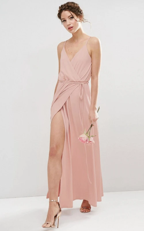 Etuikleid aus Spaghettiträger-Chiffon in Blush mit Schlitz vorne
