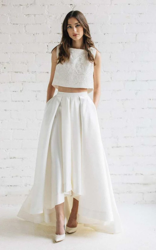 Robe de mariée deux pièces sans manches en satin, coupe trapèze, style bateau