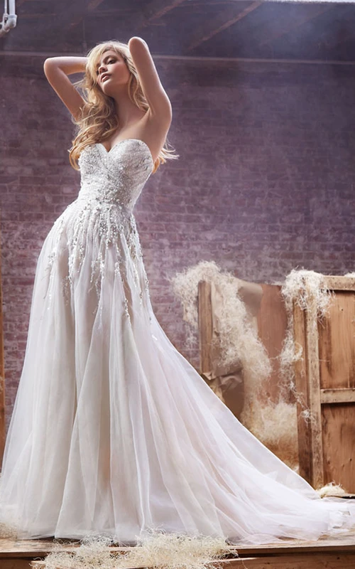 Robe de soirée exquise en tulle à décolleté cœur ornée de perles et de cristaux