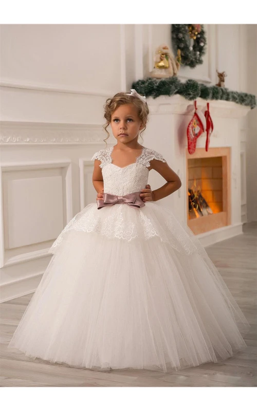 Vestido de gala de tul con mangas cortas, cordones y lazo para niña de las flores.