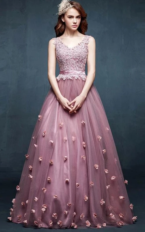 Robe trapèze en tulle sans manches à col V et applications florales