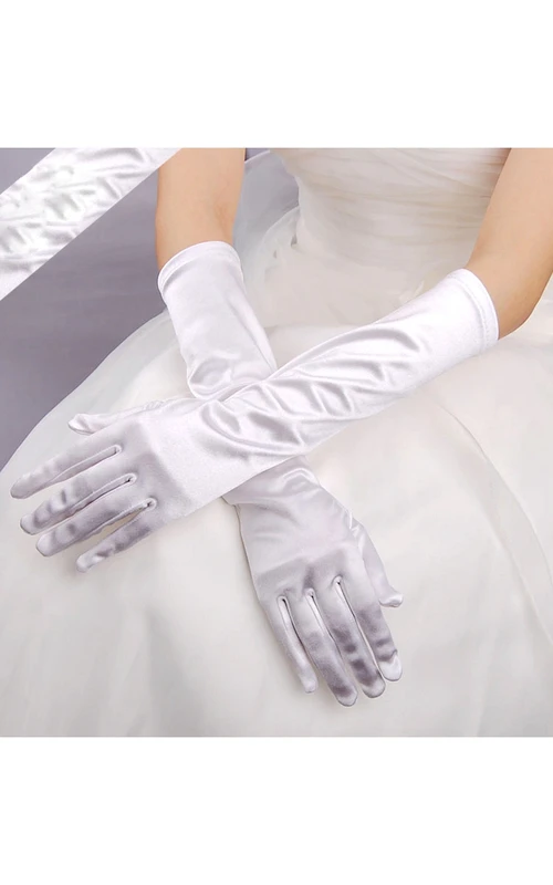 Mit „lang“ sind die Handschuhe gemeint.