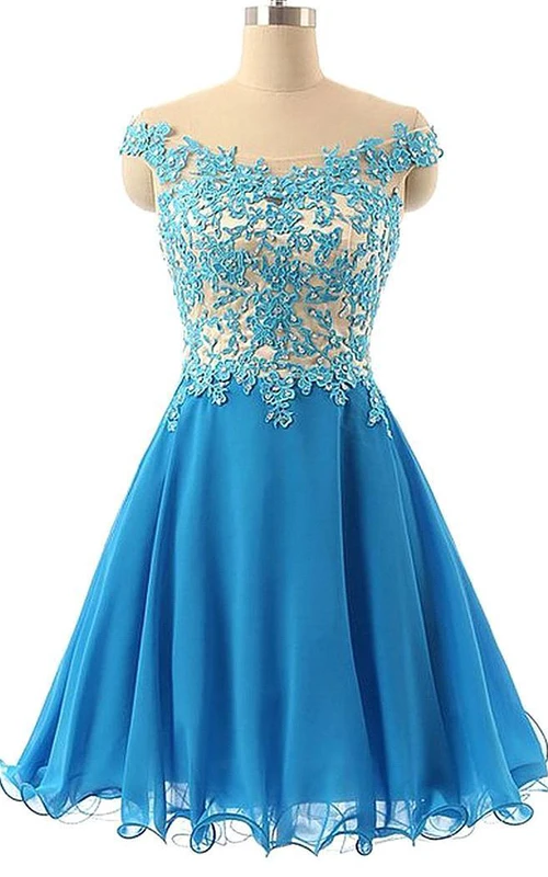Robe de bal courte à épaules dénudées et élégantes applications de dentelle