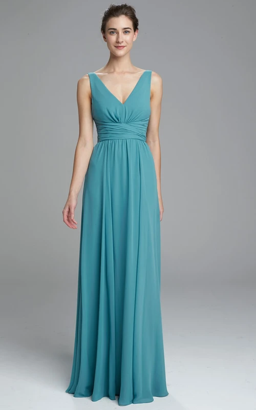 Vestido de dama de honor de gasa sin mangas con escote en V, pliegues y espalda con escote en V profundo.