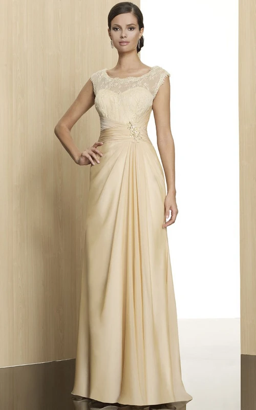 Robe de soirée maxi sans manches en jersey à encolure ronde et dos nu en V, ornée d'appliqués.