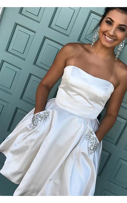Robe de bal courte mini sans bretelles en taffetas, coupe trapèze, fermeture éclair, sans manches.