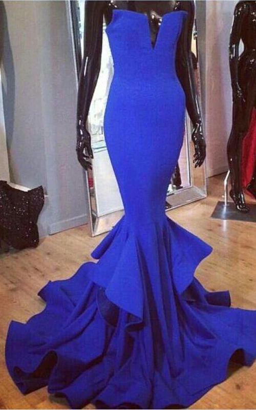 Elegante y precioso vestido de noche azul marino estilo sirena para mujer disponible online.