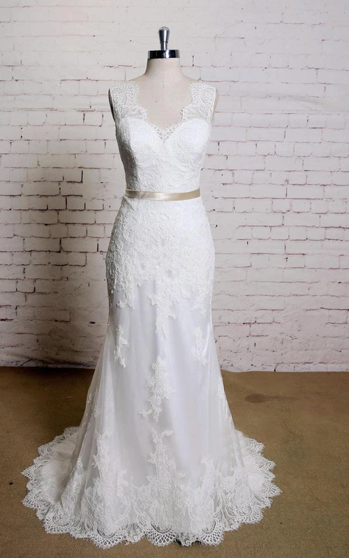 Robe sirène sans manches en dentelle à col V festonné et ceinture en satin