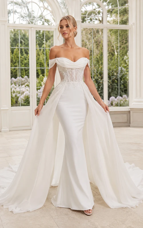 Combinaison-pantalon en satin à épaules dénudées et manches courtes avec cape, robe de mariée moderne avec traîne chapelle