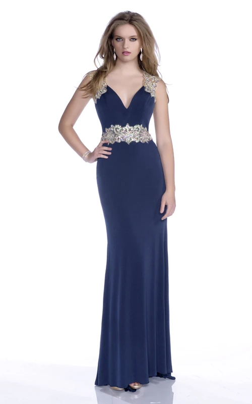 Vestido de fiesta ajustado de jersey con escote en V y sin mangas, adornado con brillantes pedrería.