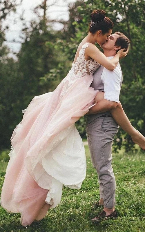 Zweifarbiges, ärmelloses, sexy Tüll-Hochzeitskleid in Blush mit tiefem Ausschnitt