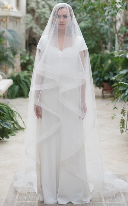 Voile de mariée simple, long et fluide en tulle doux