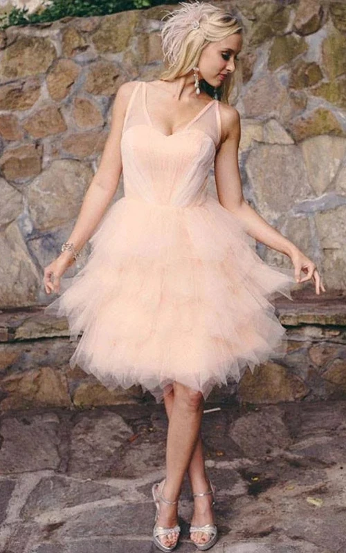 Adorable vestido de novia corto sin mangas con volantes y capas de tul color rosa empolvado