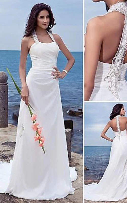 Vestido de novia de playa de gasa con escote halter y cola