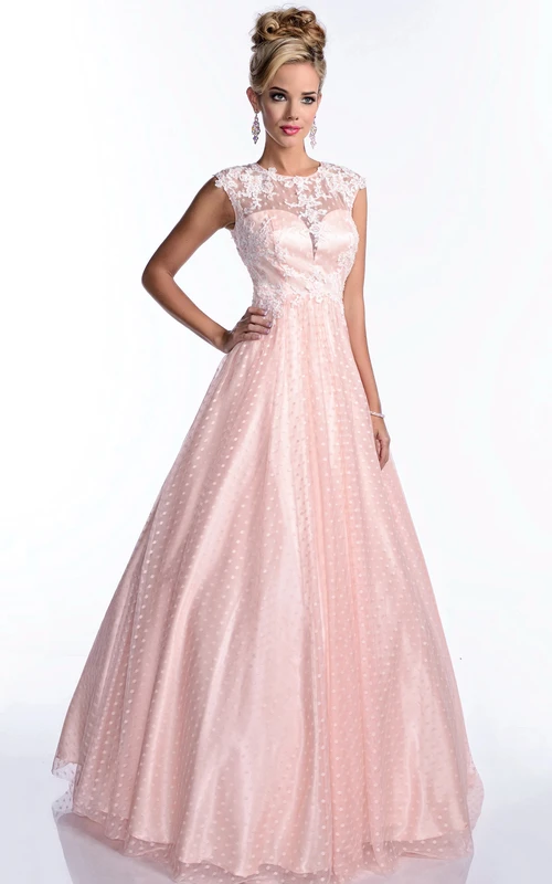 Robe de bal élégante en tulle, coupe trapèze, manches courtes, ornée d'appliques en dentelle perlée