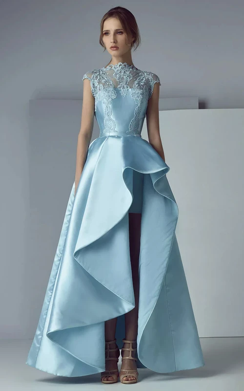 Hochgeschlossenes, tailliertes, blaues A-Linien-Abendkleid aus Satin mit Schlitz und Applikationen