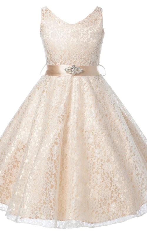Robe sans manches en dentelle à col en V ornée de perles et d'un nœud