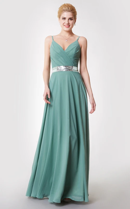 Langes Chiffonkleid mit Spaghettiträgern, V-Ausschnitt und Paillettengürtel