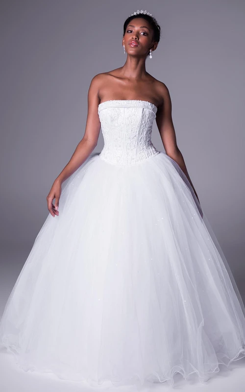 Robe de bal longue bustier sans manches en tulle brodé