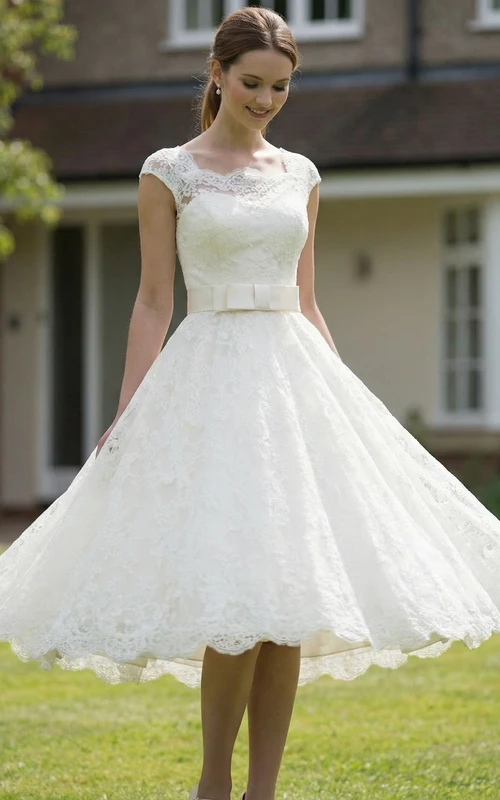 Teelanges Brautkleid mit quadratischem Ausschnitt, Schleifen und Spitze