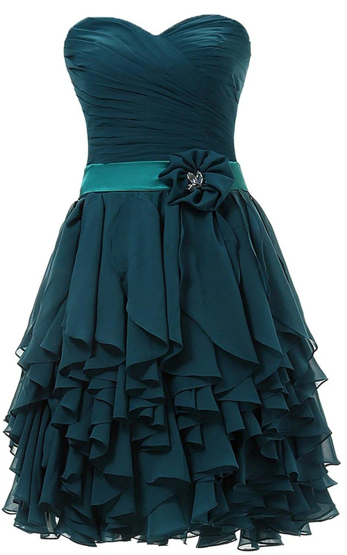 Süßes, herzförmiges A-Linien-Minikleid mit Rüschen und Blume