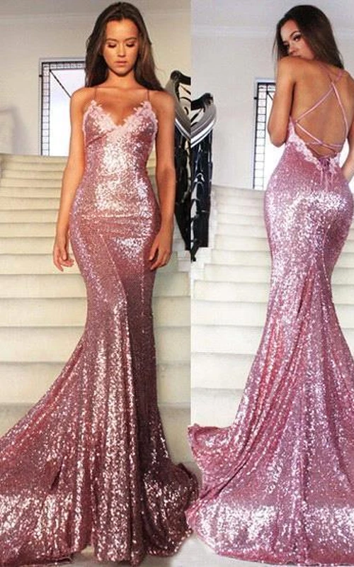 Glamurosos vestidos de fiesta con lentejuelas, escote en V y tirantes finos estilo sirena.