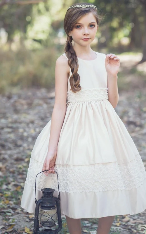Robe de demoiselle d'honneur mi-longue à sequins, en tulle et dentelle à volants