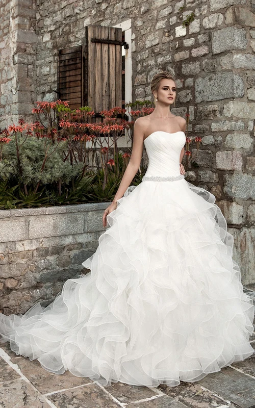 Robes de mariée en organza sans manches, coupe trapèze, à volants et fronces