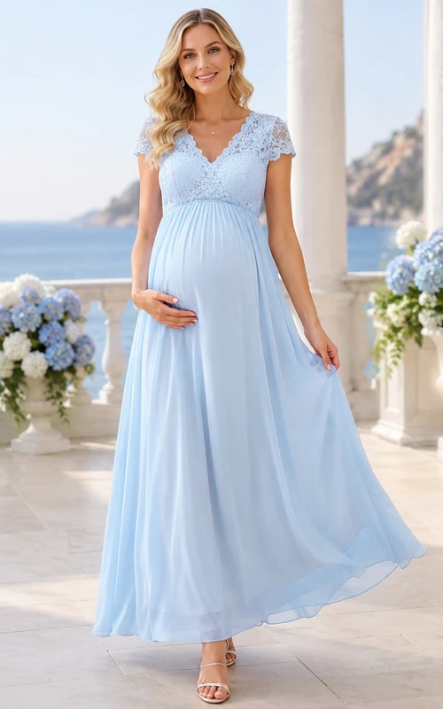 Umstandskleid in Himmelblau mit V-Ausschnitt, Empire-Schnitt und Spitzenärmeln, elegant und formell.