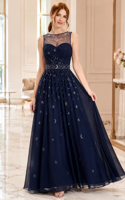 Vestido largo de tul azul marino oscuro con escote ilusión y detalles de cuentas.