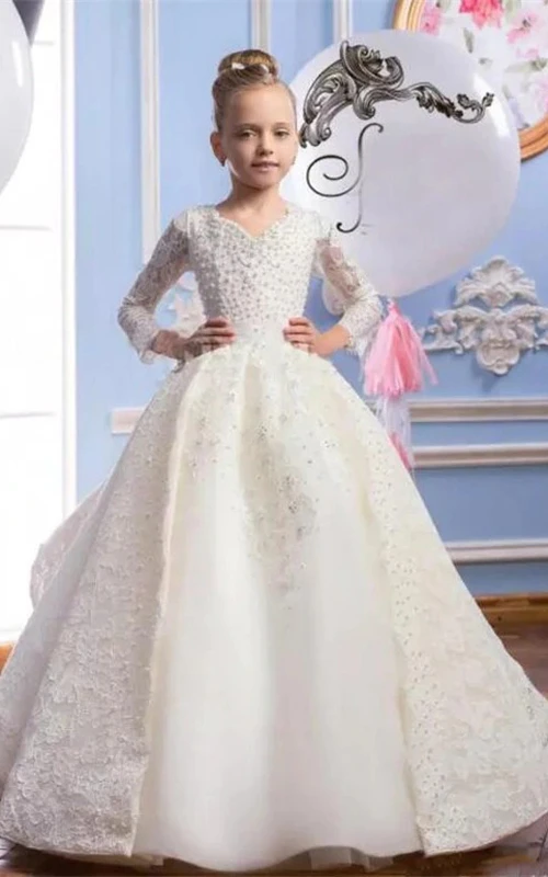 Robe de demoiselle d'honneur en satin à col en V ornée de perles et à volants