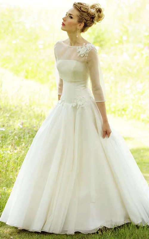 Robe de mariée longue à manches longues et décolleté rond en mousseline à imprimé floral, ornée de fleurs