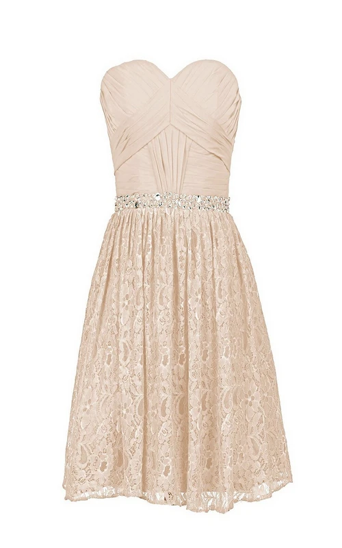 Kurzes Kleid mit herzförmigem Ausschnitt, perlenbesetzter Taille und Spitze